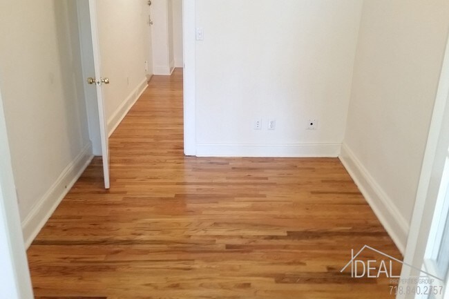 Building Photo - No Fee! Sunny 1.5 BR Park Slope with W/D!