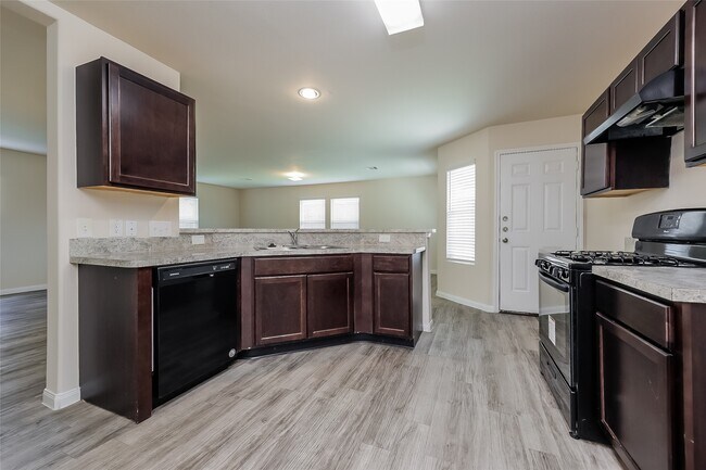 Building Photo - 4214 Silver Ranch Rd