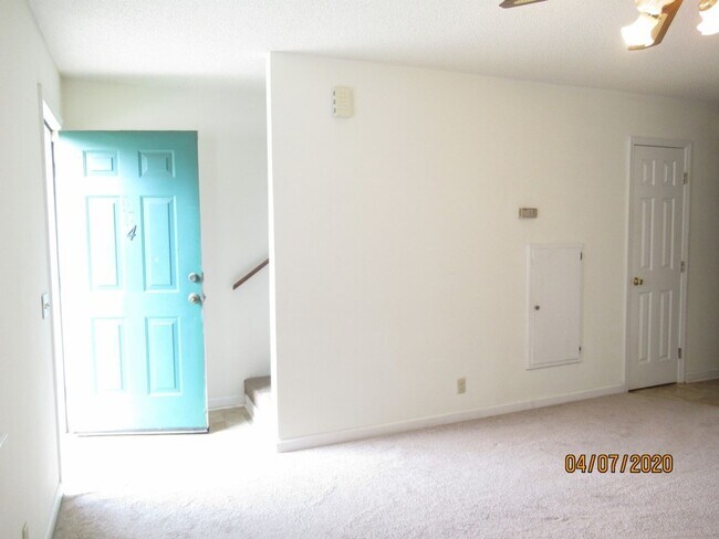 Foto del edificio - Mallwood- 2 Bedroom/ 1.5 Bath Townhouse