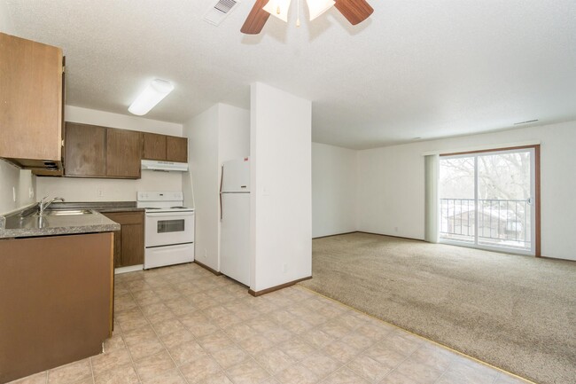 Building Photo - 3223 Scenic Dr