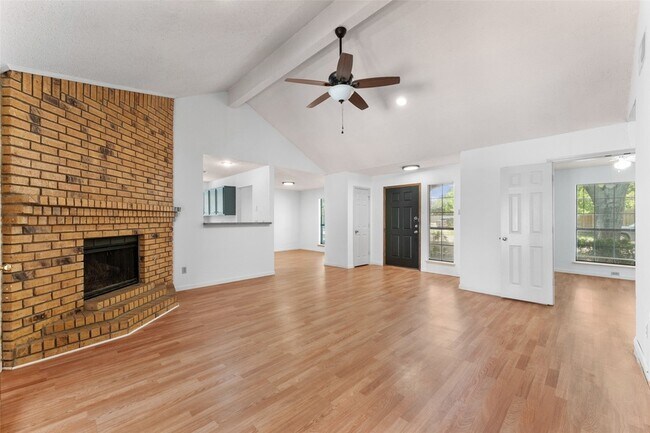 Foto del edificio - 5406 Meadow Vista Ln