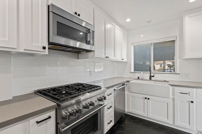 Building Photo - Single Story 3 Bedroom Home for Rent in Lo...