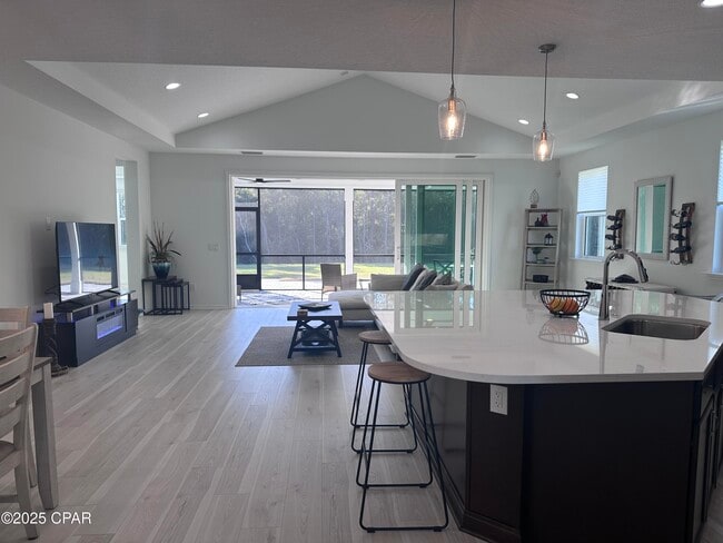 Building Photo - 9259 Paradise Dr