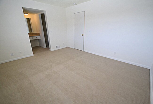 Building Photo - 223 Playa Del Rey