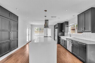 Building Photo - 6835 Queensclub Dr
