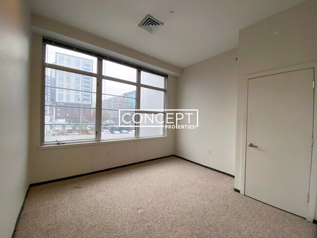 Foto del edificio - 160 E Berkeley St