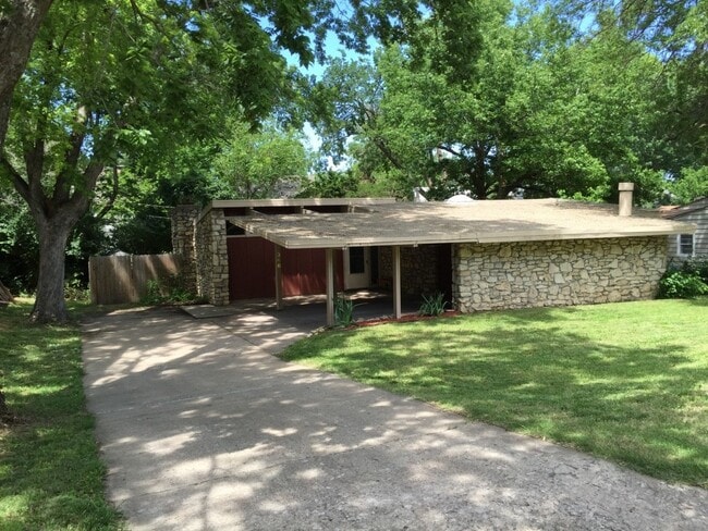 Building Photo - Just a Few Blocks from Campus! Unique mid ...