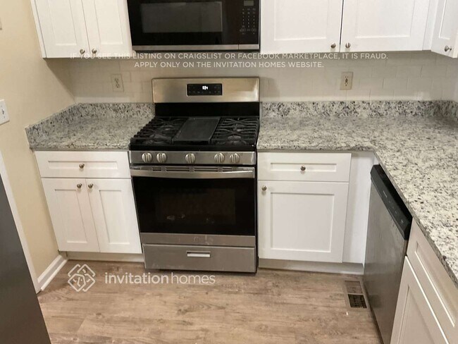 Building Photo - 7339 Essex Dr