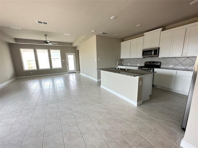 Building Photo - 7239 Grand Mason Dr
