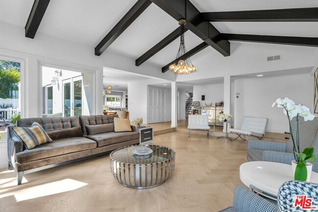 Foto del edificio - 2324 Banyan Dr