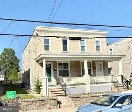 Building Photo - 1235 Maple St