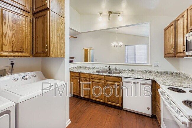 Foto del edificio - 7617 Gray Way