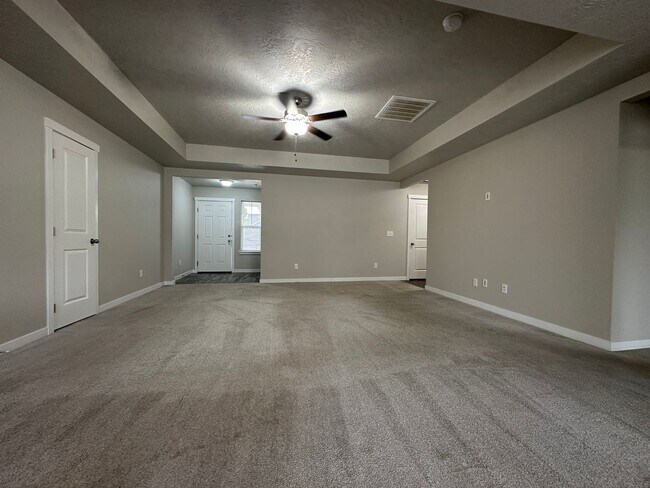 Foto del edificio - 3bed, 2bath, 1452sq.ft. 2-car garage home ...