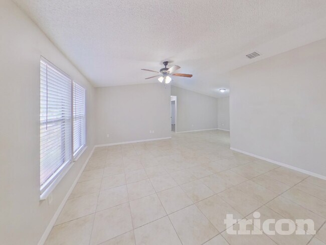 Foto del edificio - 1314 Oakcrest Dr