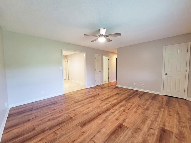 Building Photo - 8600 Reedy Creek Rd