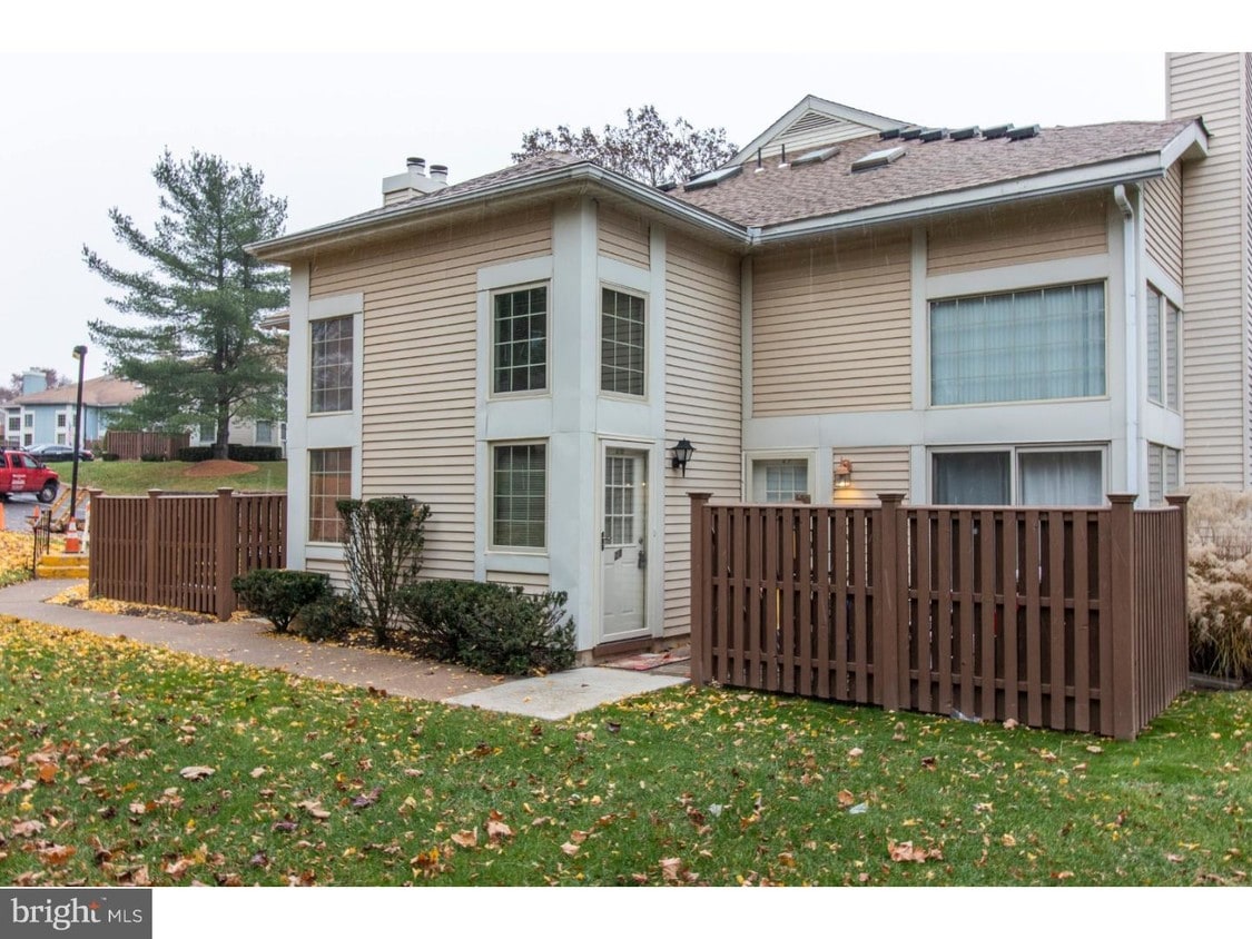 28 Brookside Ct, Horsham, PA 19044 Room for Rent in Horsham, PA