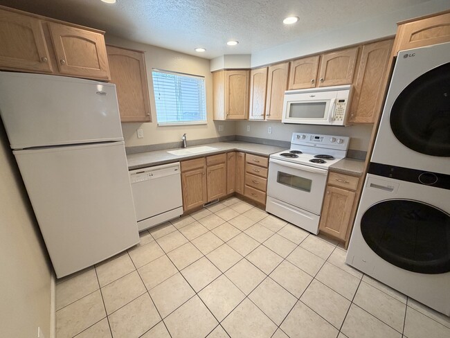 Building Photo - 1633 S 740 E