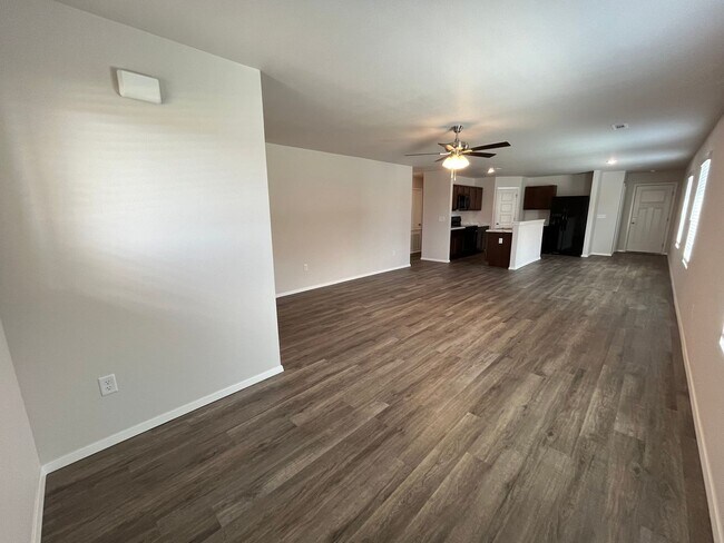 Building Photo - *Pre-leasing* NEWER Three Bedroom | Two Ba...