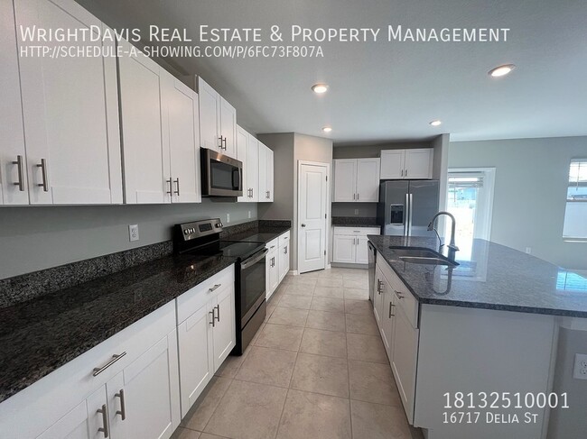 Building Photo - CREEK PRESERVE COMMUNITY OFFERS 5/2/1 CAR ...