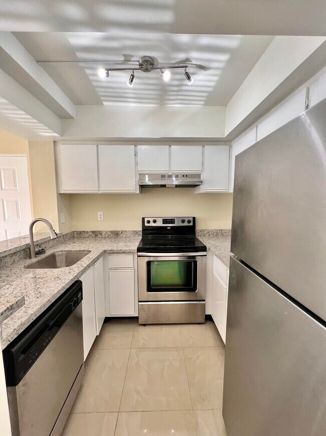 Building Photo - 752 Executive Center Dr