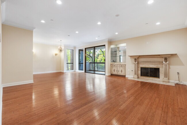 Living and dining room - 324 N Palm Dr