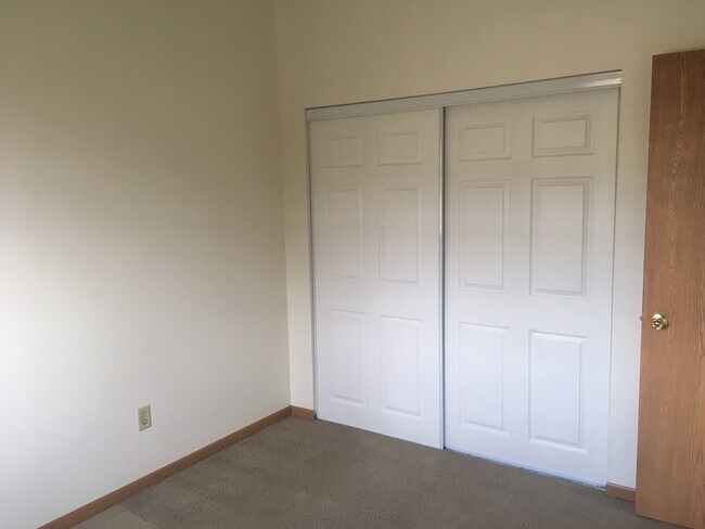 bedroom - 136 Milwaukee St