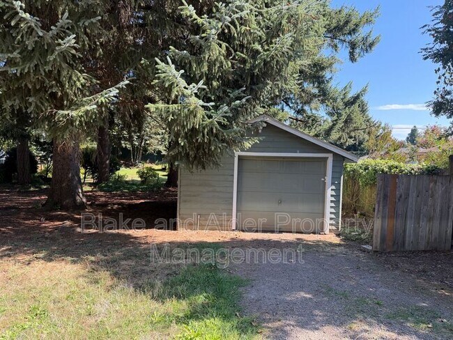 Building Photo - 10926 SE Linwood Ave