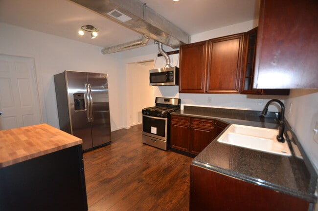 Building Photo - 501 Union St