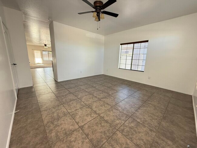 Foto del edificio - 4533 S Agave Ave