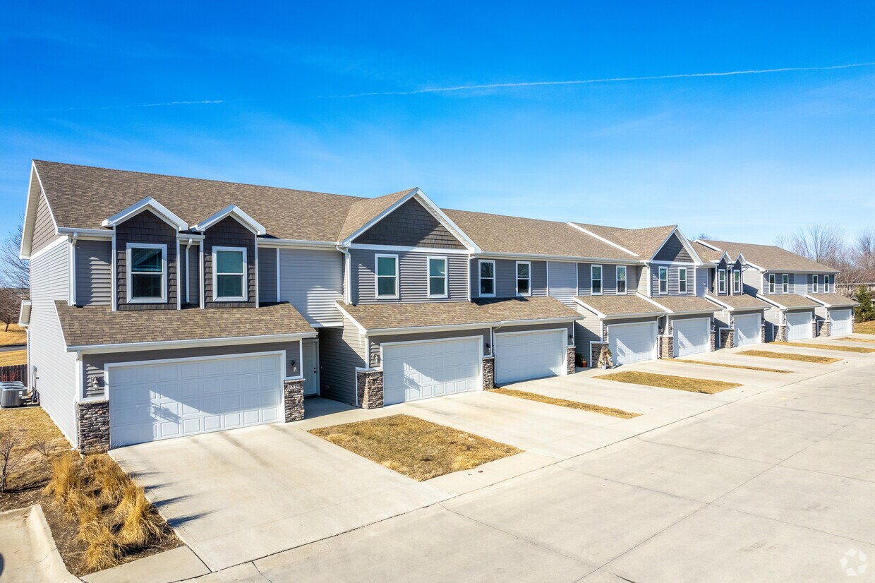 Foto principal - Northwoods Townhomes