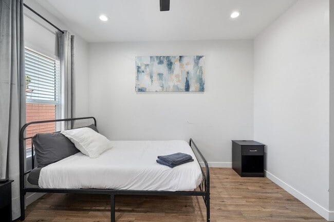 Building Photo - 275 Gateway Dr