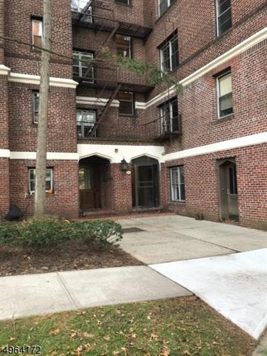 Foto del edificio - 100 E Palisade Ave