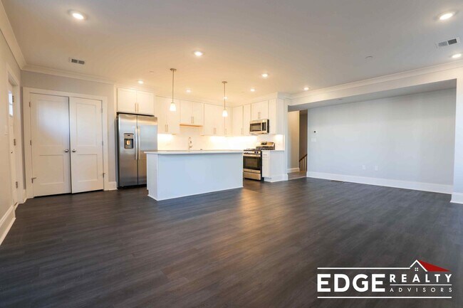 Building Photo - 80 N Beacon St