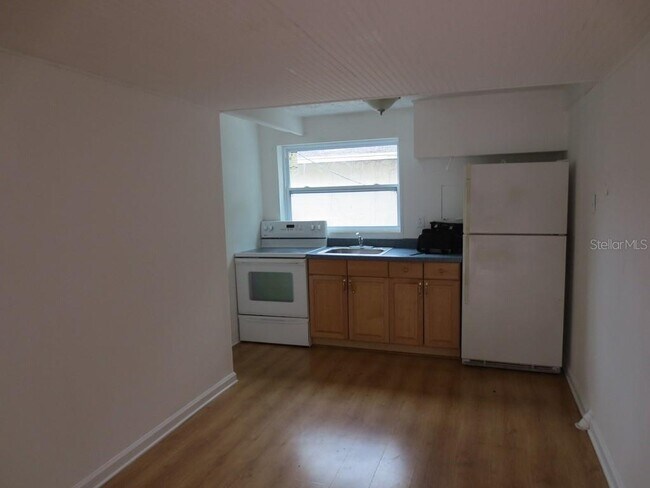 Foto del edificio - 6004 N Suwanee Ave