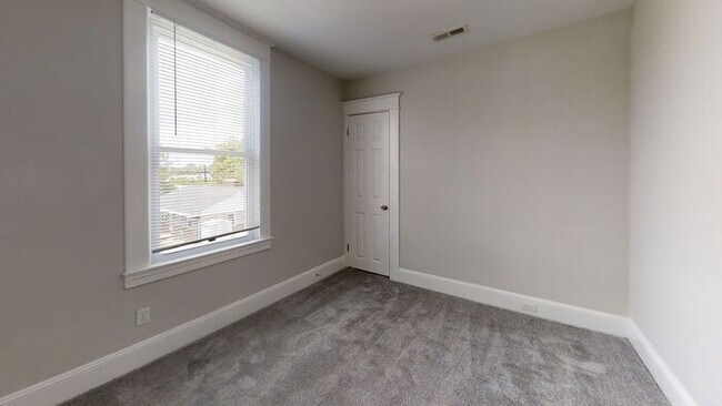 Foto del edificio - 3 Bedroom with Spacious basement