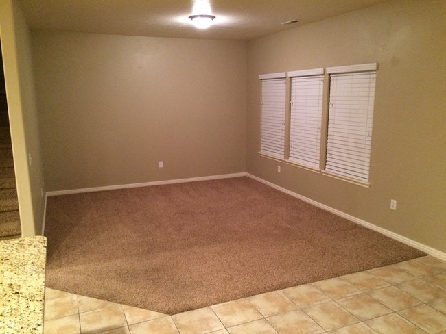 Foto del edificio - 825 Jordan Oaks Ct