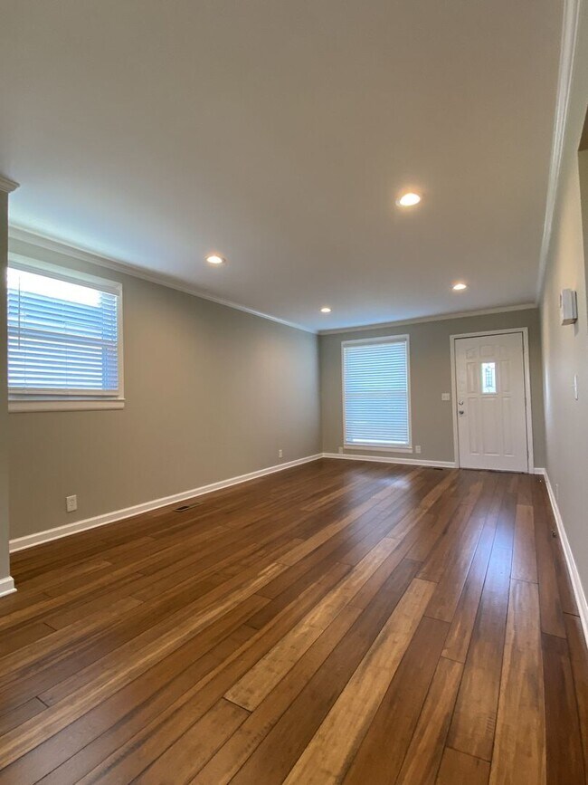 Building Photo - Coming Soon!     Cleveland Park Beauty