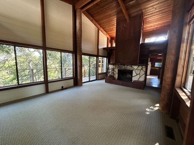 Building Photo - 3BR/ 2BA CARMEL VALLEY RETREAT