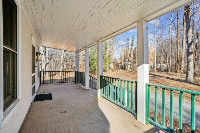 Foto del edificio - Exceptionally Unique & Private 5BR/3BA Farmhouse in Silver Spring.