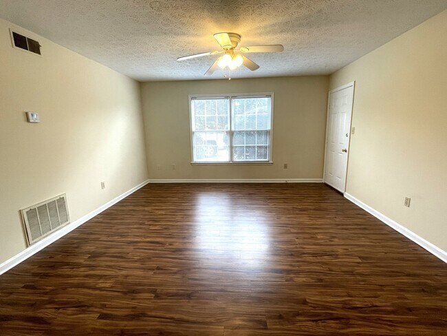 Foto del edificio - 160 Barrington Pl