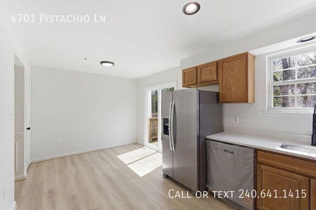 Building Photo - 4701 Pistachio Ln