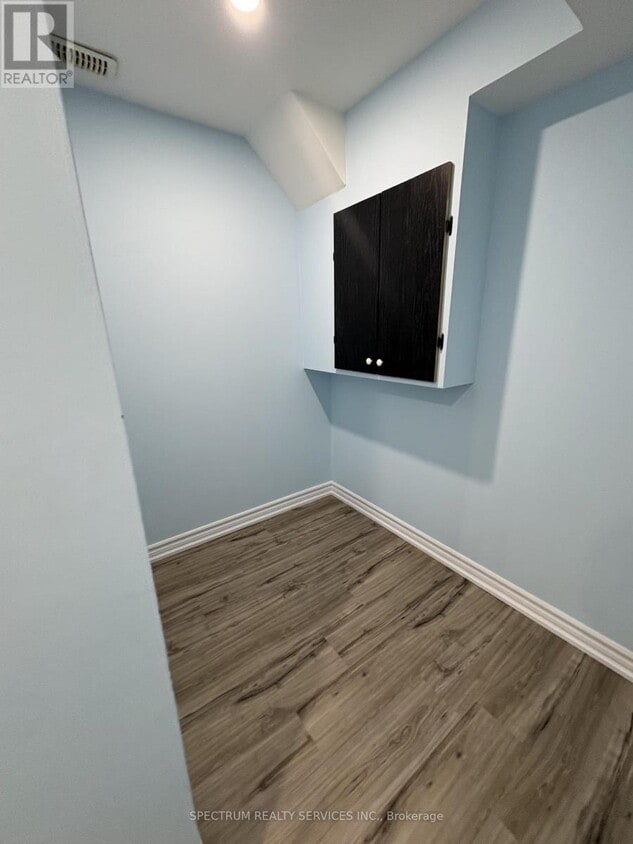 Building Photo - 1816 Silverstone Cres