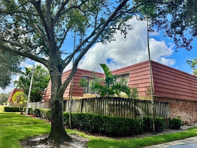 Foto del edificio - 721 NW 99th Cir