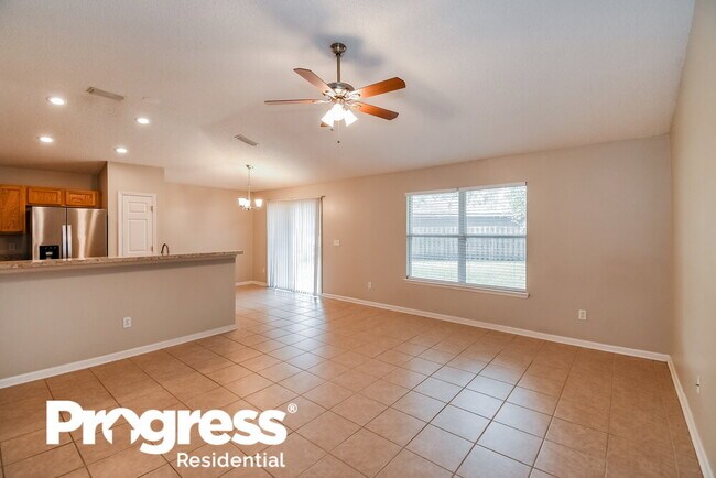 Building Photo - 701 N Edenbridge Way