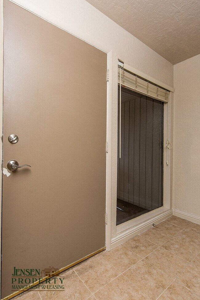 Foto del edificio - Great town home-Bloomington Country Club!