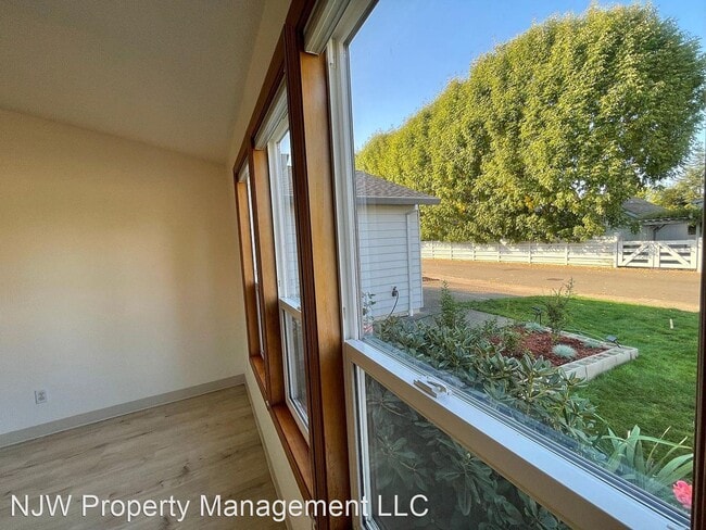Building Photo - 3 br, 2 bath House - 17366 SW Stark St