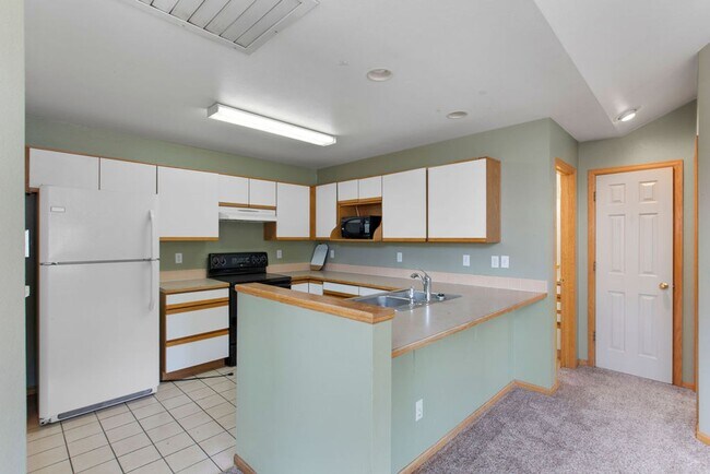 Foto del edificio - 4 Bedroom Townhome near campus