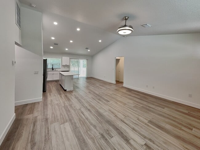 Building Photo - 15135 SW 16th Pl
