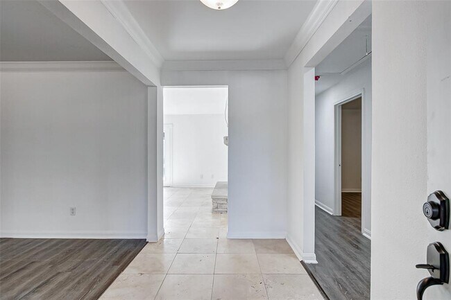 Building Photo - 9419 Greenwillow St