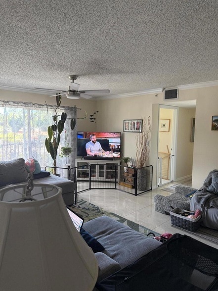 Building Photo - 1400 Crestwood Ct S